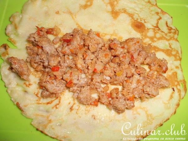 Блинные рулетики с мясной начинкой