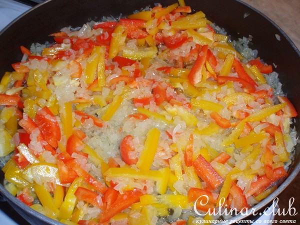 Фрикасе из курицы с болгарским перцем.