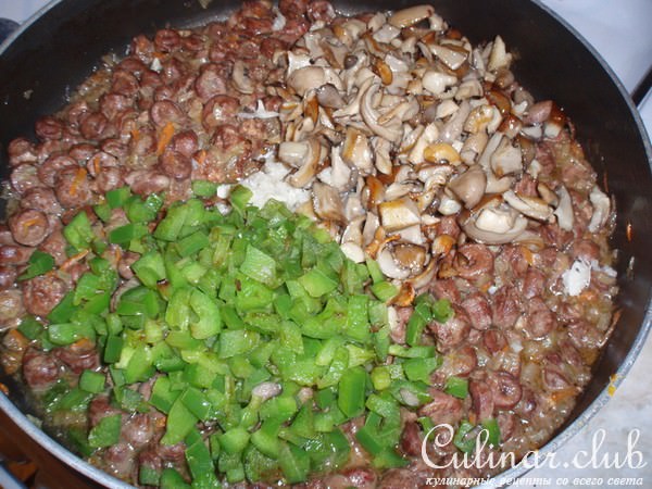 Куриные сердечки с вешенками в сметане (вариант)