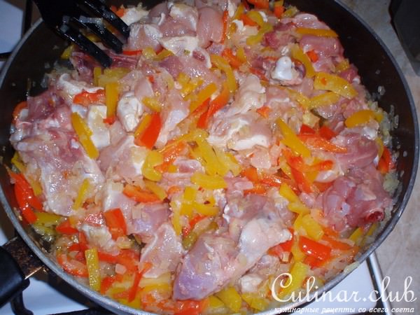 Фрикасе из курицы с болгарским перцем.
