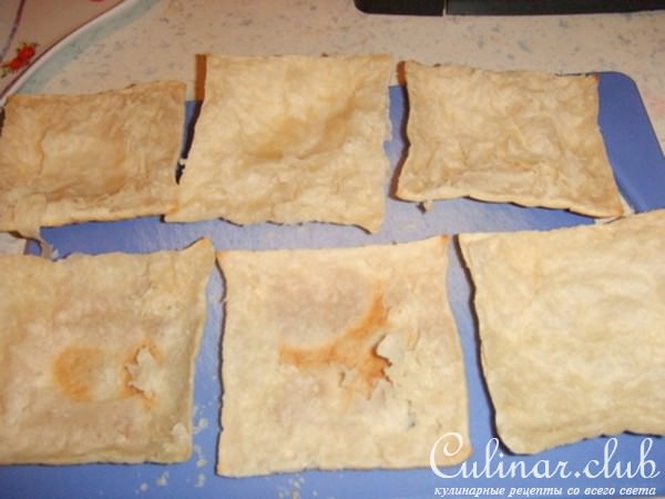 Слойки с клубникой
