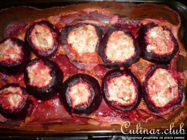 Свекольные бочонки с куриным фаршем