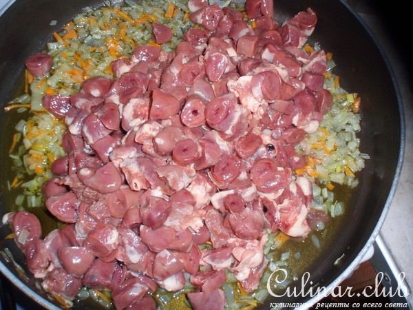 Куриные сердечки с вешенками в сметане (вариант)