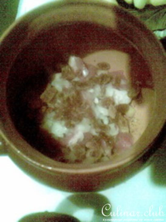 горшочек с мясом и изюмом