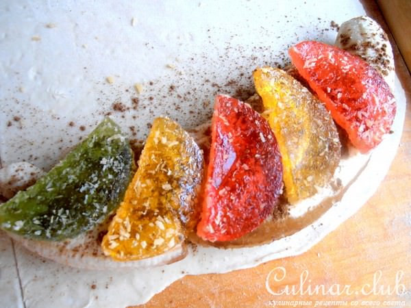 Слоёный рулет с банановой начинкой