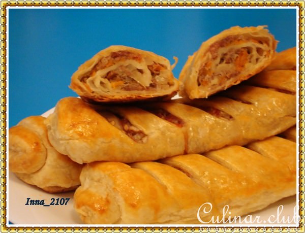 Рулет с мясом и тыквой из слоеного теста
