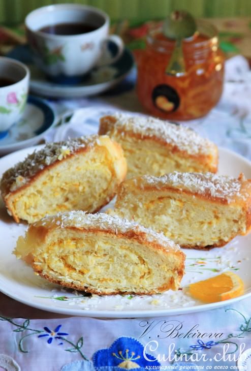 Кокосово-апельсиновый сдобный рулет