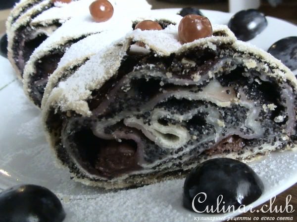 Штрудель с маком и вишней