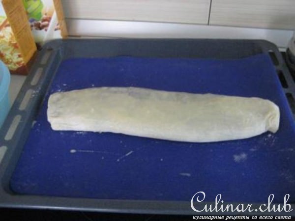 штрудель с вишней, черной смолродиной и яблоками 