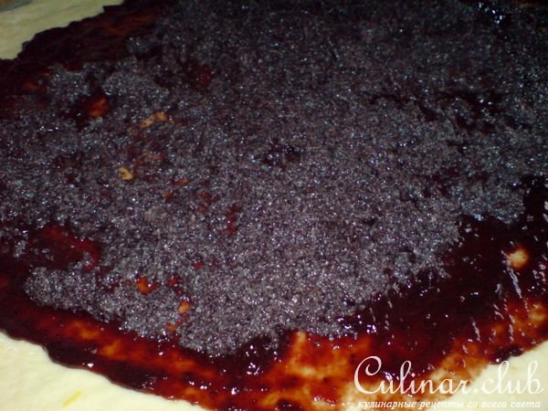 Венский рулет с маком,сливовым повидлом и творогом