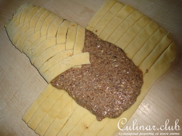 Плетенка с миндалем и шоколадом