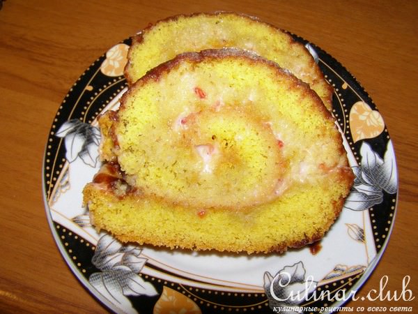 Бисквитный рулет с малиново-клубничной начинкой(вариант)