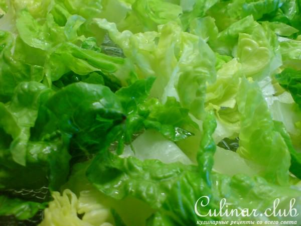 Горячий салат с куриной грудкой и овощами
