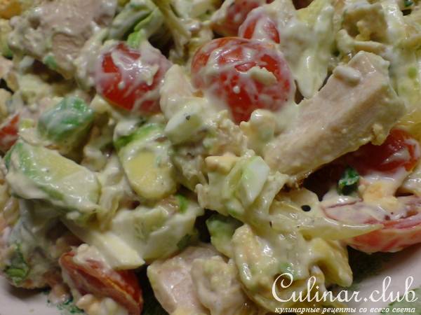 Салат с красной рыбой,черри и авокадо