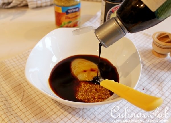 Салат из куриной печени с соевым соусом .