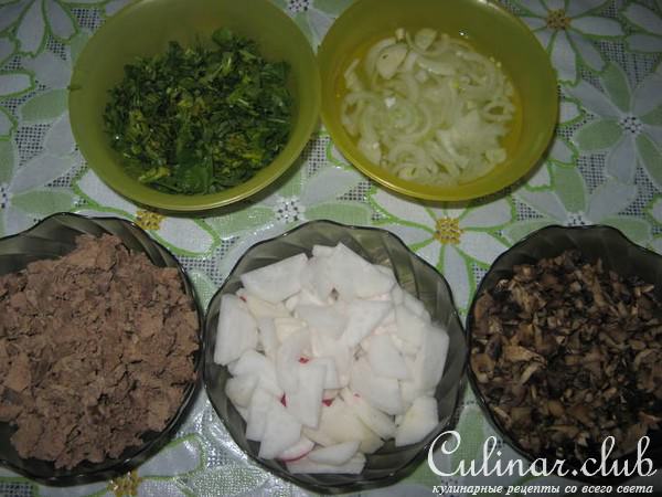 Салатик из куриной печени с грибами и редиской