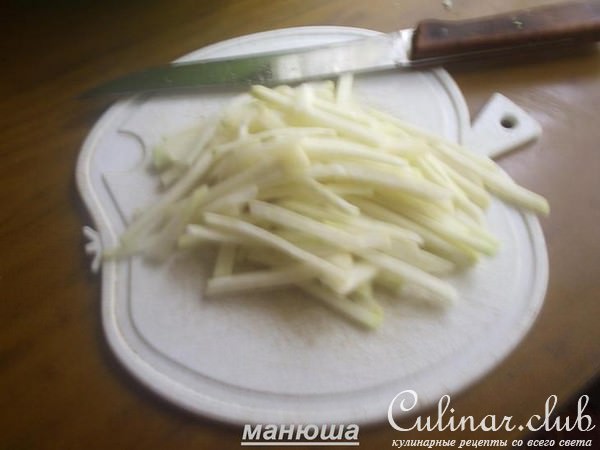 Кольраби с горошком и курицей