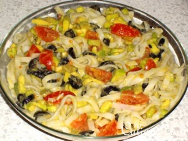 Салат из рисовой лапши с авокадо