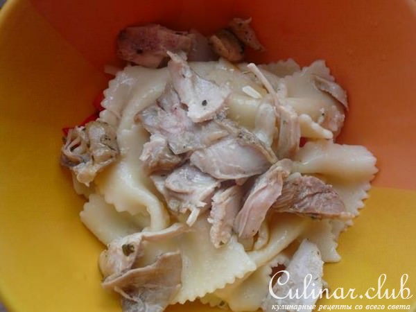 Салат с курицей, овощами и макаронами =))