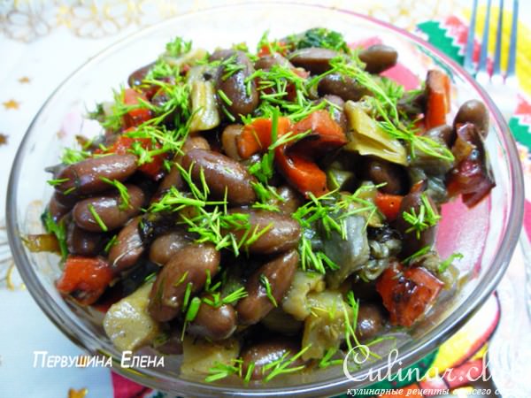 Теплый грибной салат с красной фасолью и острой заправкой