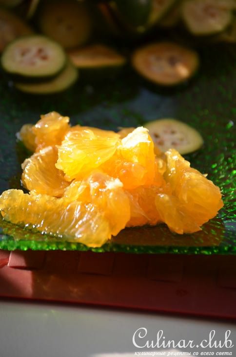 Салат с хурмой, мандаринами,свежим козьим сыром и дижонской горчицей