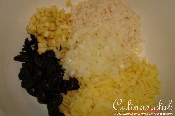 Салат с маслинами и сыром