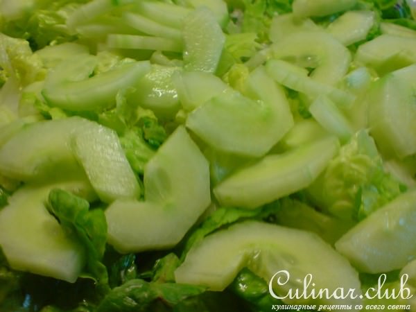 Горячий салат с куриной грудкой и овощами