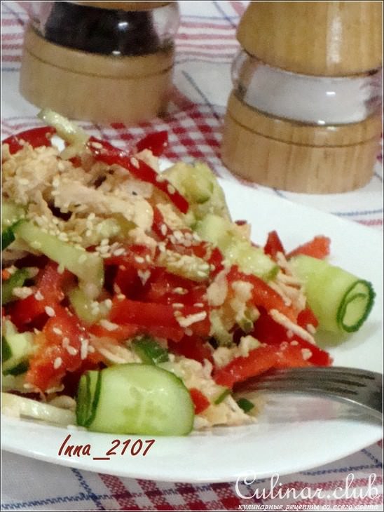 Салат из куриной грудки с огурцами