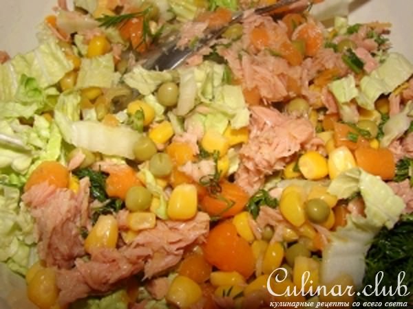 Салат с тунцом и пекинской капустой