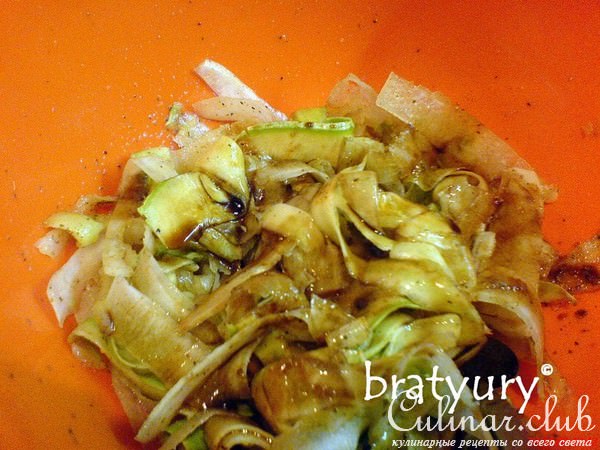 Салат из дайкона и кабачка