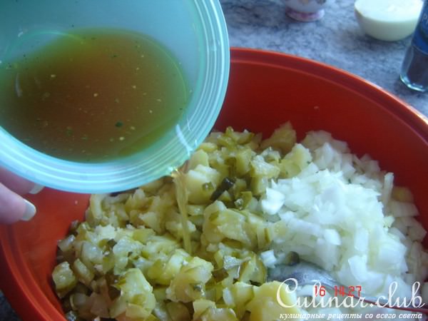 Салат картофельный с солёными огурчиками