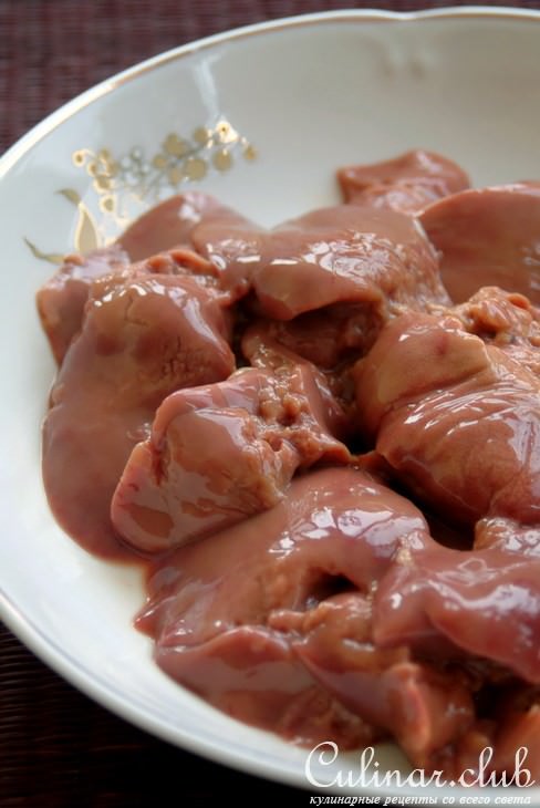 Салат из куриной печени с персиками