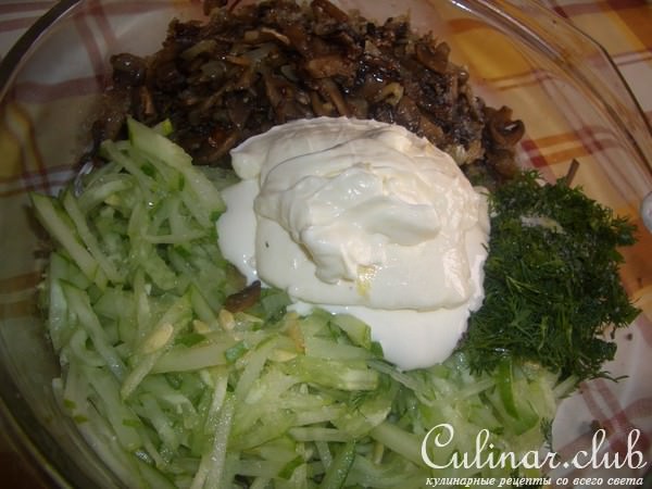 Салат из говяжей печени с грибами