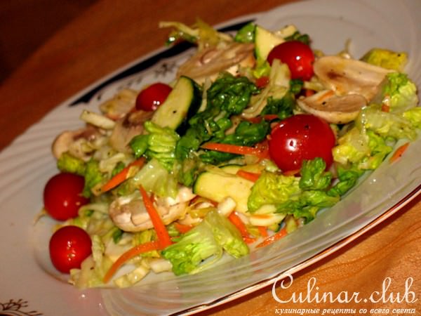 Лёгкий салат "Сезонный",с сырыми шампиньонами