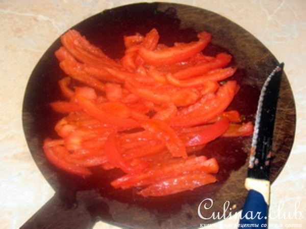 Салат с говядиной и помидорами