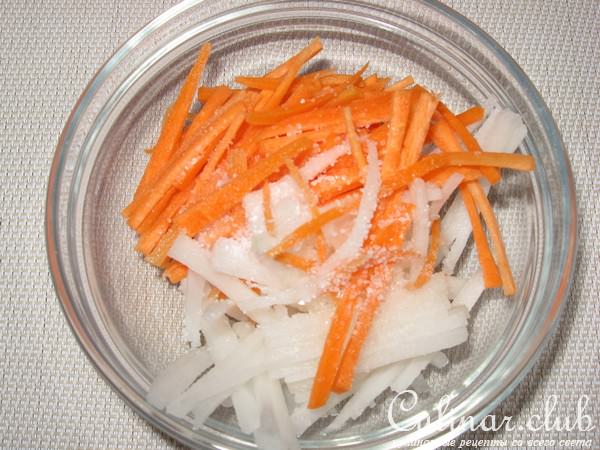 Салат из моркови и дайкона
