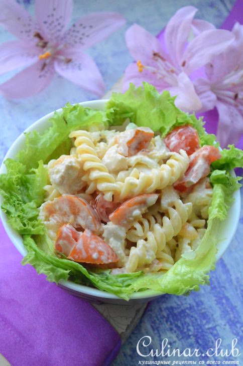 Салат с пастой, хурмой и зеленой редькой