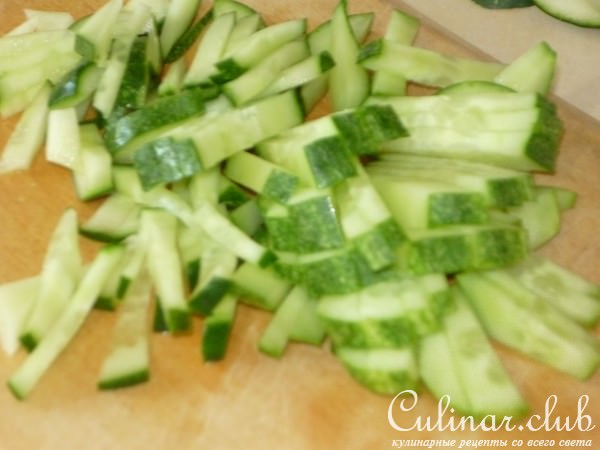 салат сырный со свежими огурцами