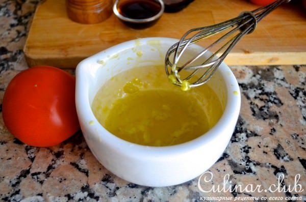 Салат с помидорами, анчоусами и маслинами (Ensalada de tomate con anchoas y olivas)