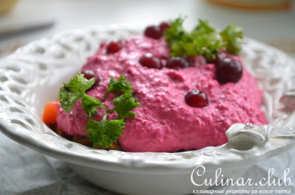Свекольный сыр с сухариками