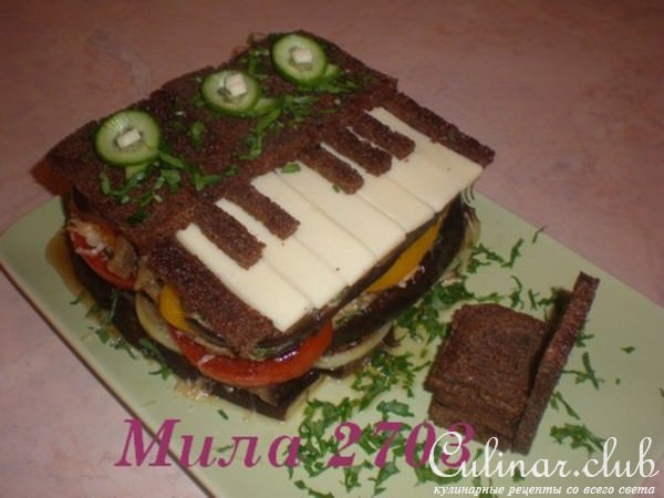 «Пианино» салат из печеных овощей с сыром и гренками