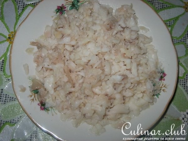 Салат рыбно-авокадный с ананасом