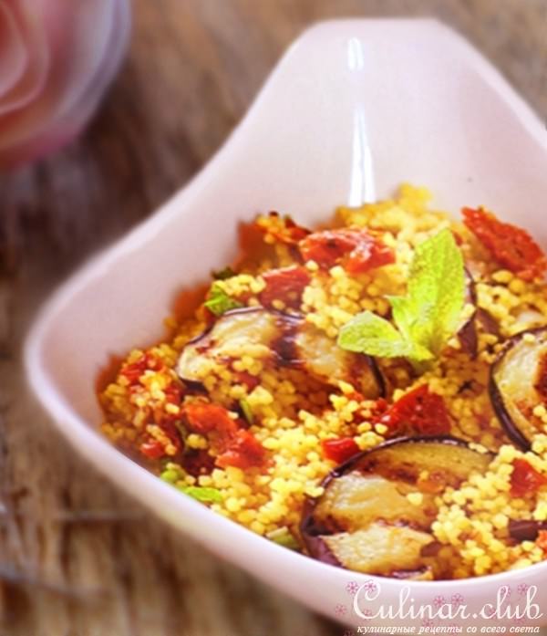 Салат из баклажанов,кускуса,мяты и помидоров