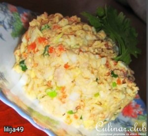 Салат с "Мивиной" и печенью трески