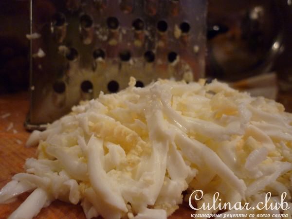 Салат с маринованными грибочками