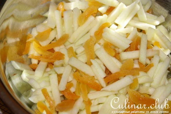 Салат из индейки с курагой и йогуртом