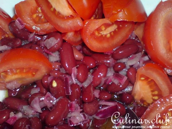 Салат из фасоли,помидоров и яиц