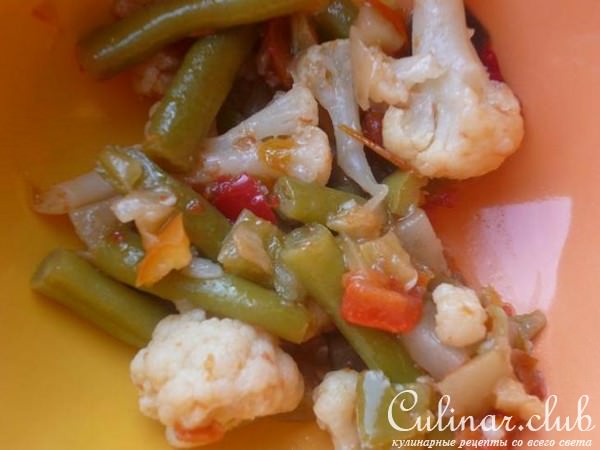 Салат с курицей, овощами и макаронами =))