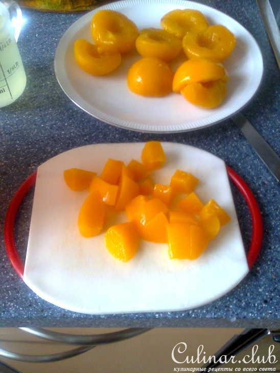 Салат с персиками.