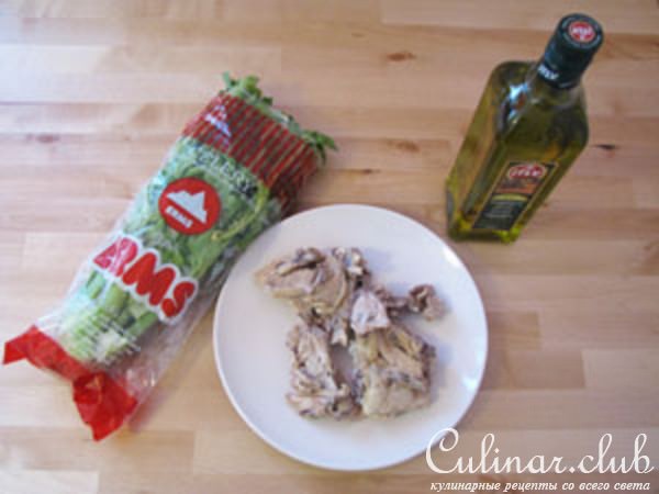 Приятный салатик из курицы и сельдерея